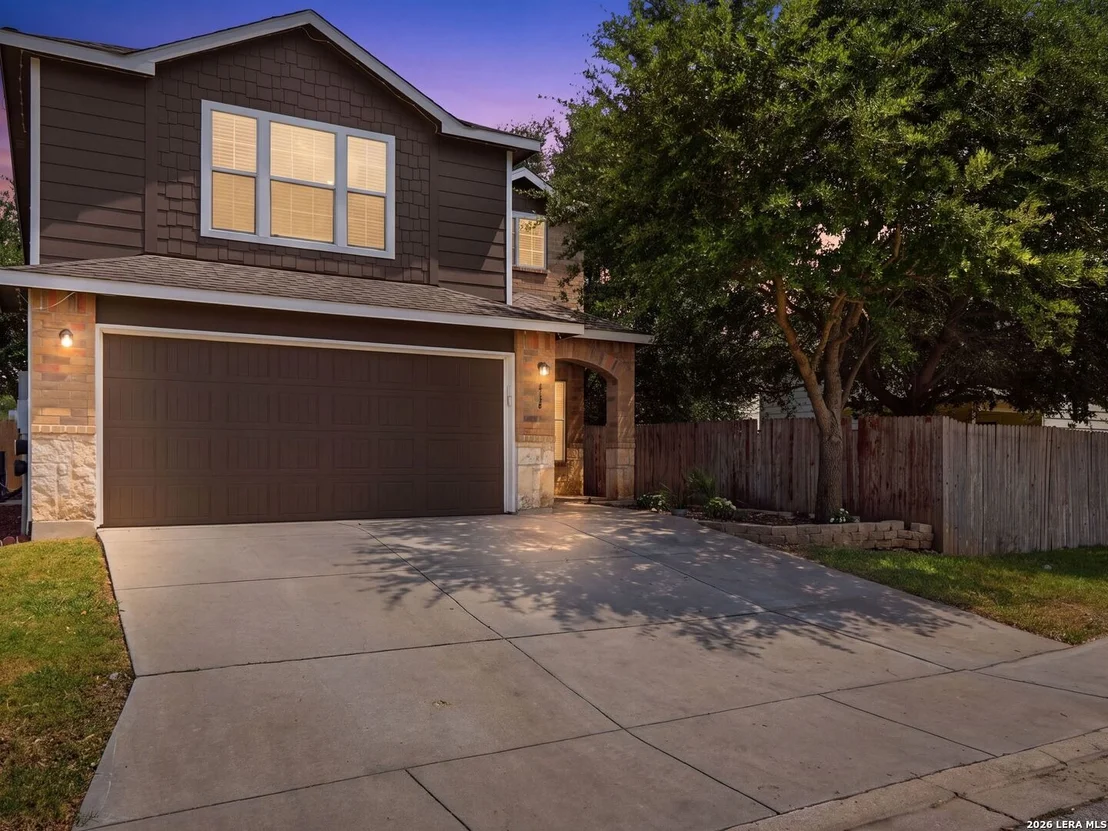Photo of 414 WALNUT CRST