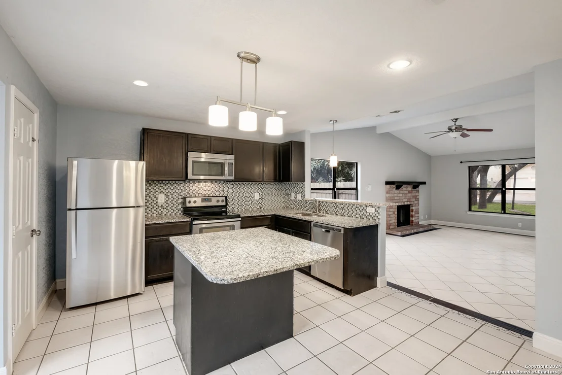 Photo of 2622 JOHNSON GRASS