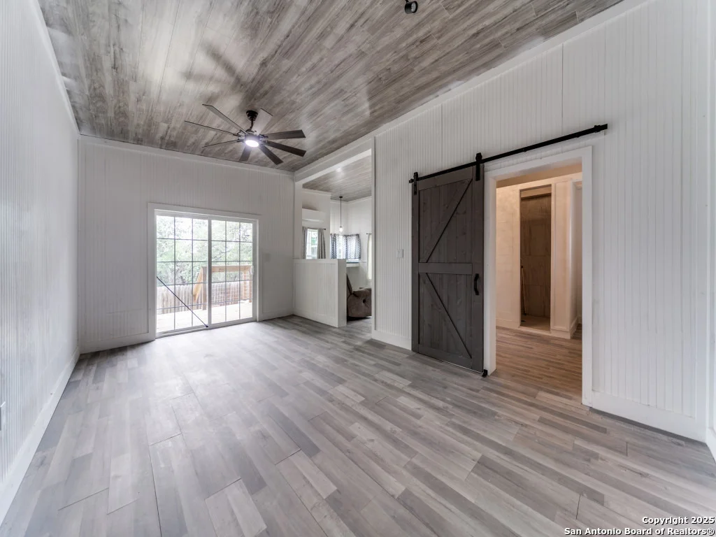 Photo of 651 RIVER VIEW DR