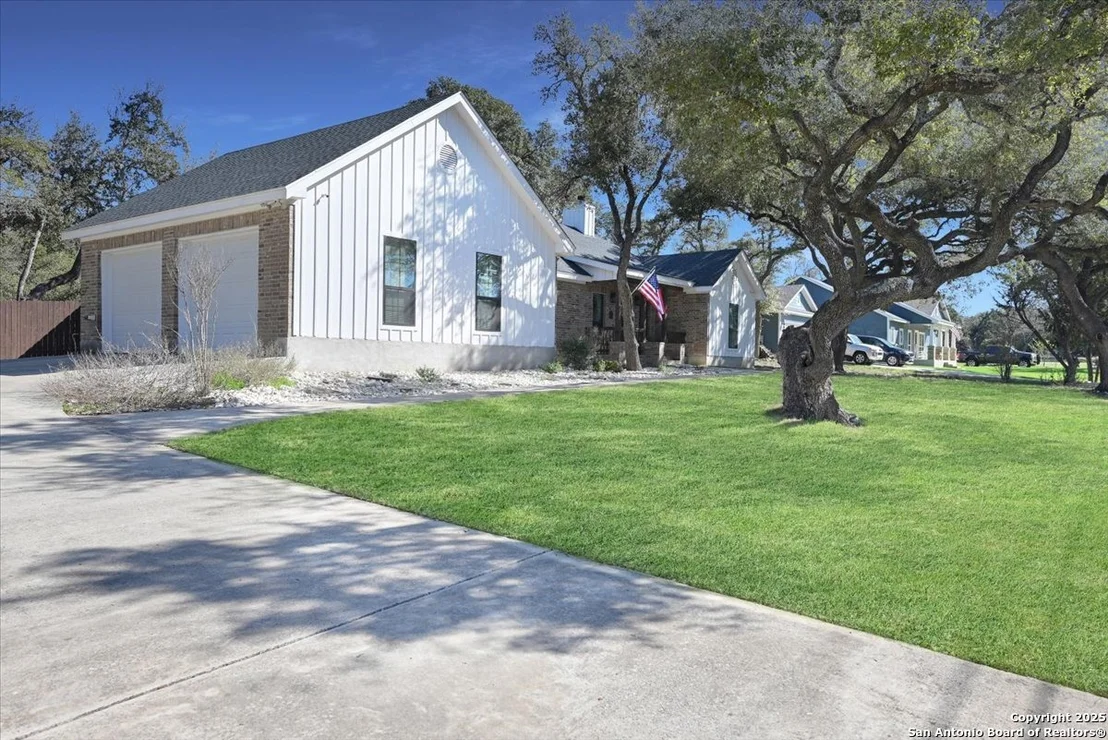 Photo of 6036 Circle Oak
