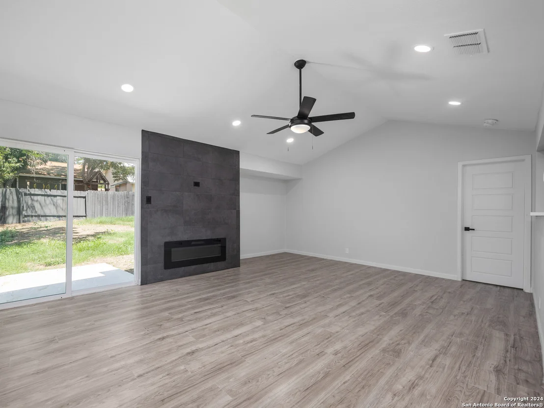 Photo of 7707 clear ridge