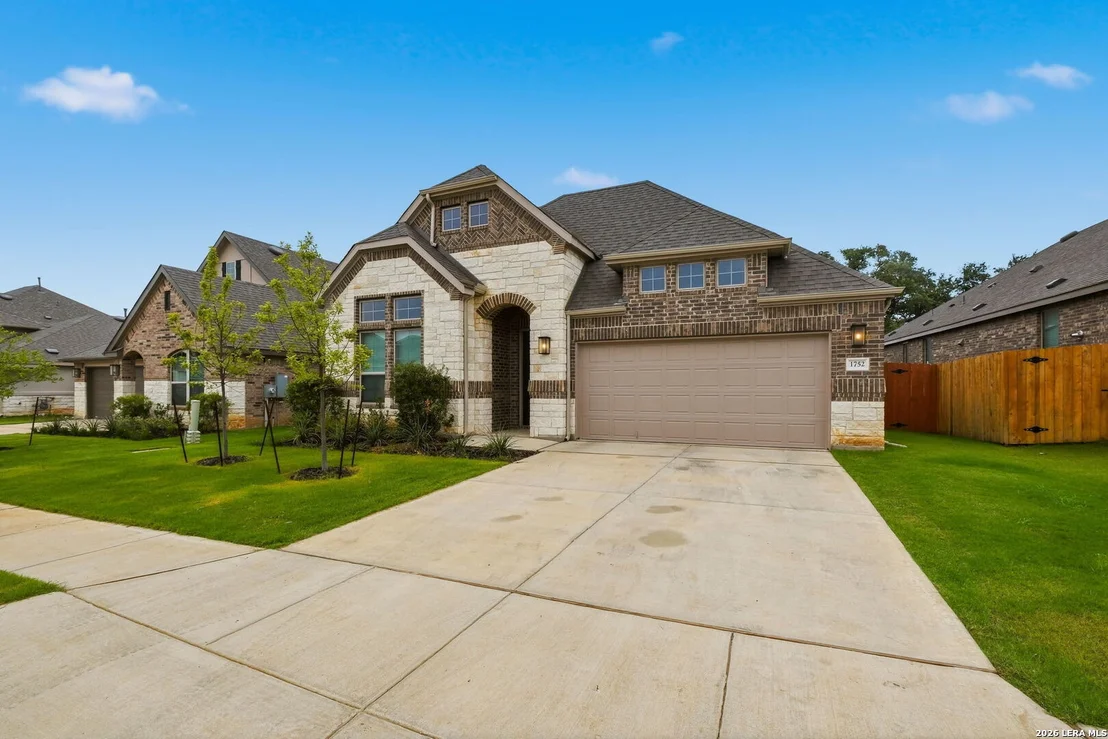 Photo of 1752 Heritage Maples