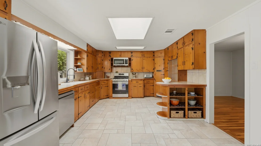 Photo of 596 WILLOW AVE