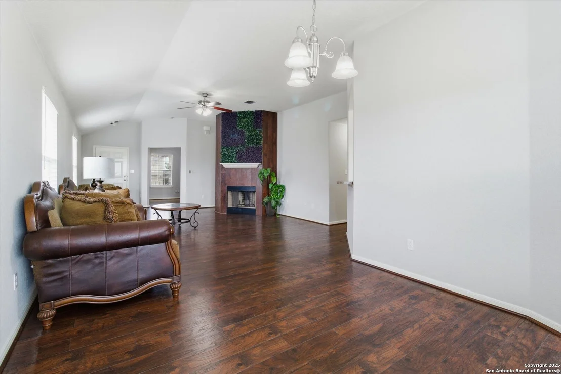 Photo of 8242 Pioneer Oak