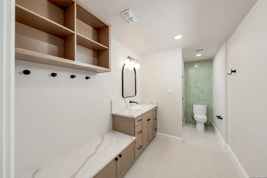 Photo of 412 Cliffside Dr