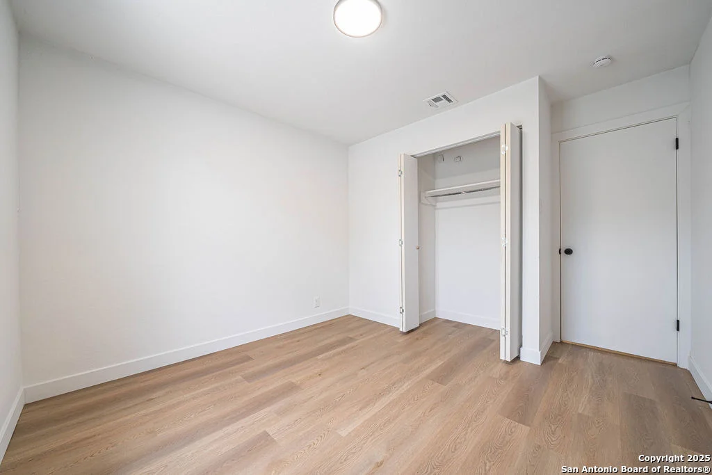 Photo of 7817 Hollow Oak
