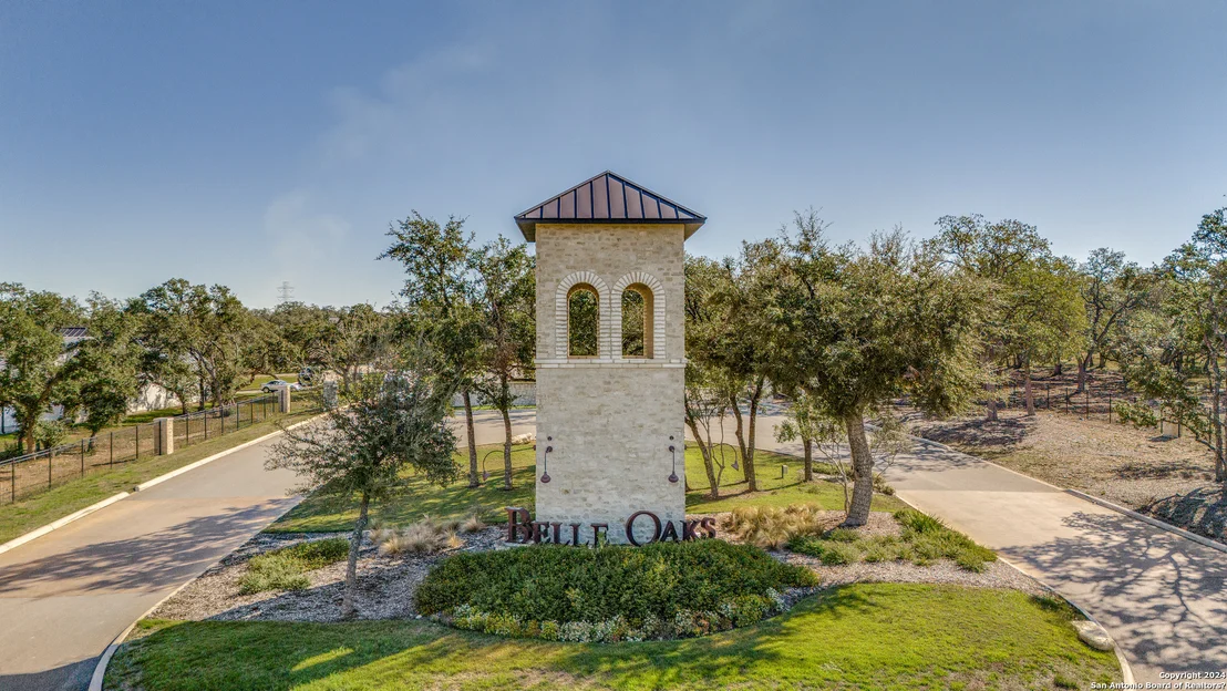 Photo of 983 BELLE OAKS BLVD