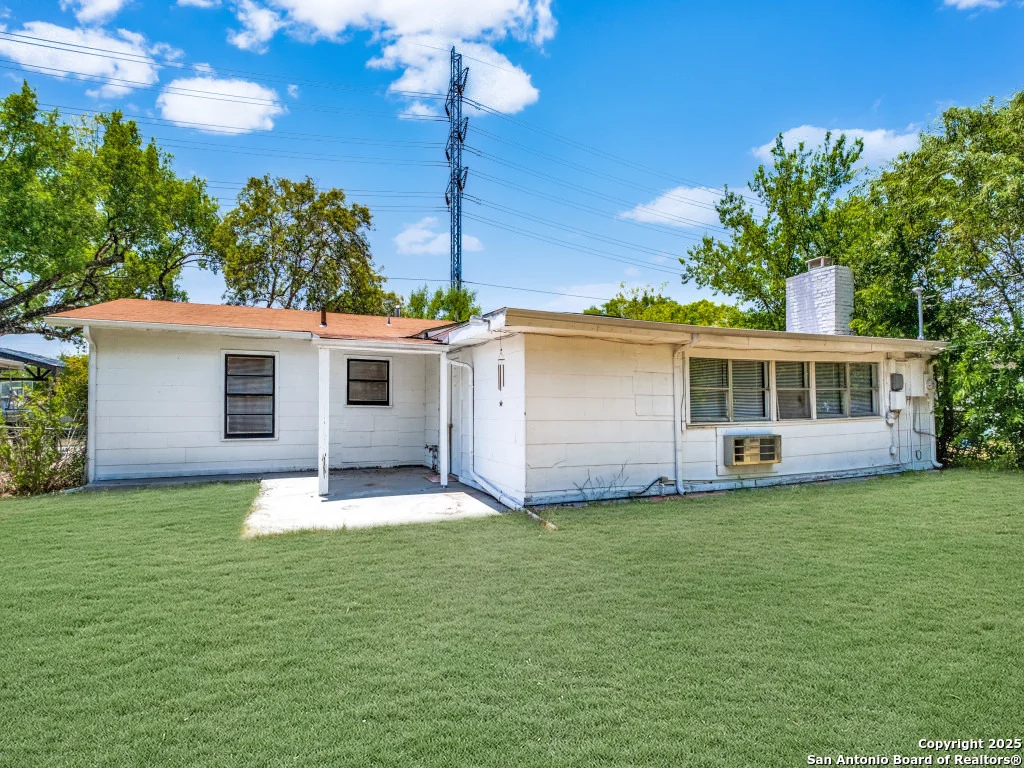 Photo of 615 Edgebrook