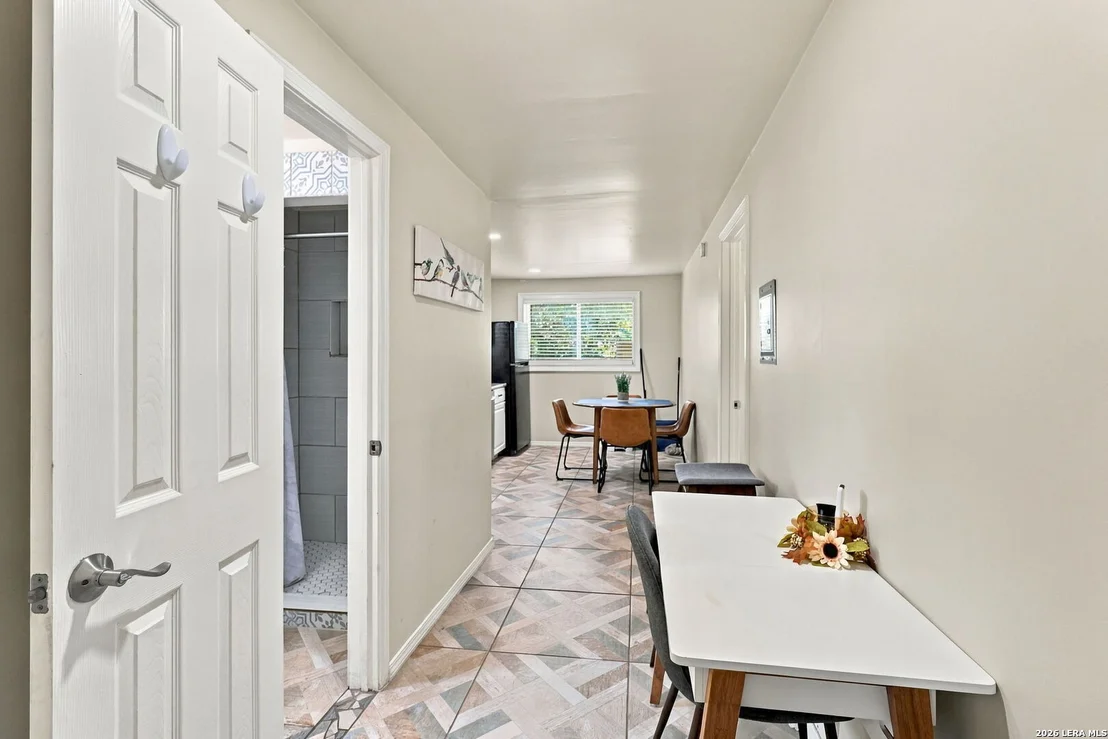 Photo of 458 Sharon Dr