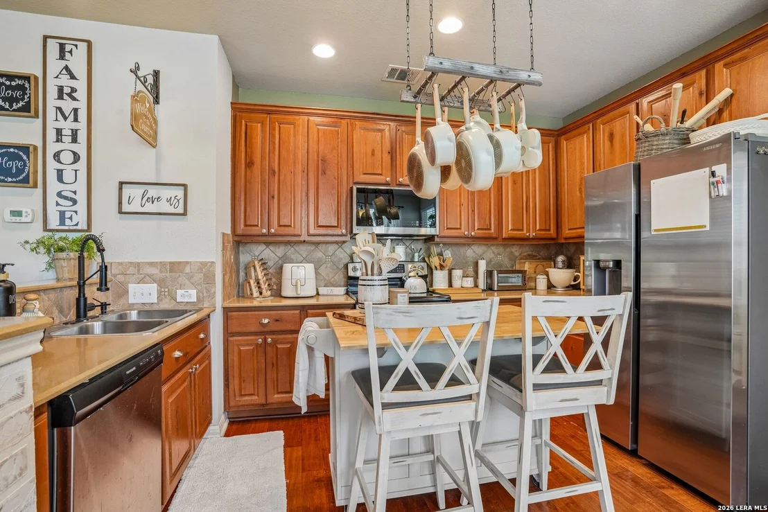 Photo of 990 OAK PARK