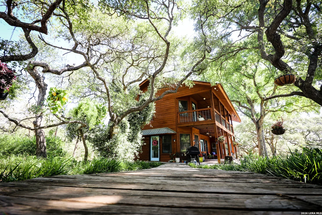Photo of 810 Oakwood