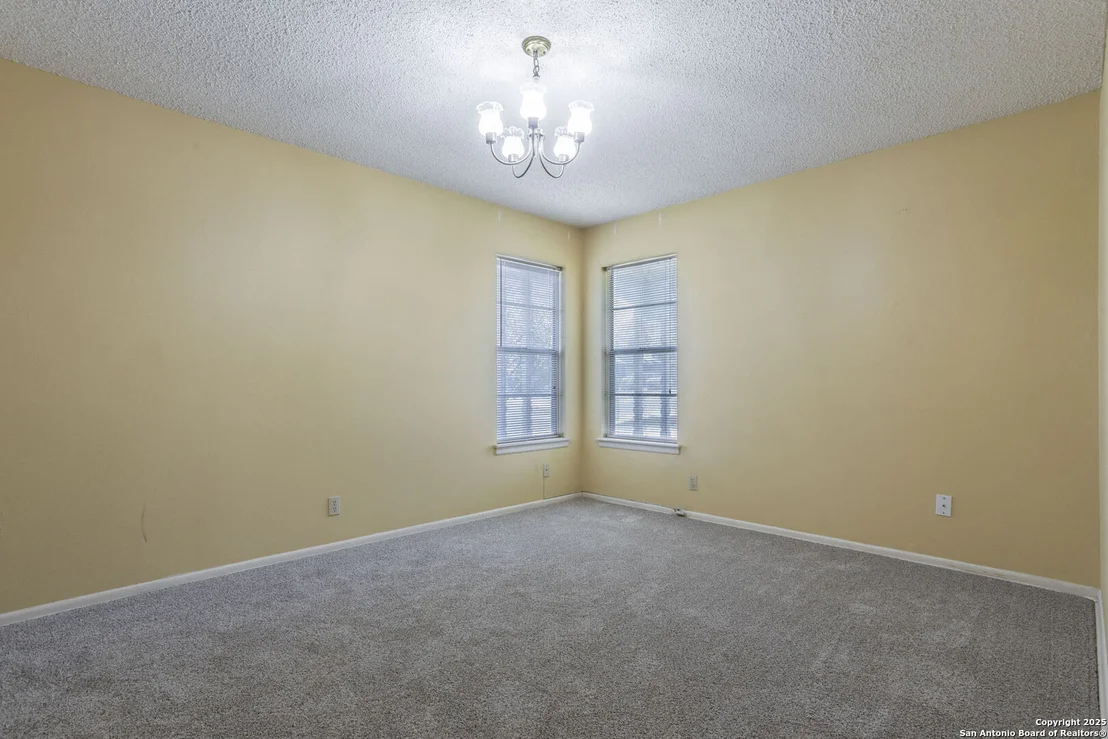 Photo of 6618 N Forest Bend