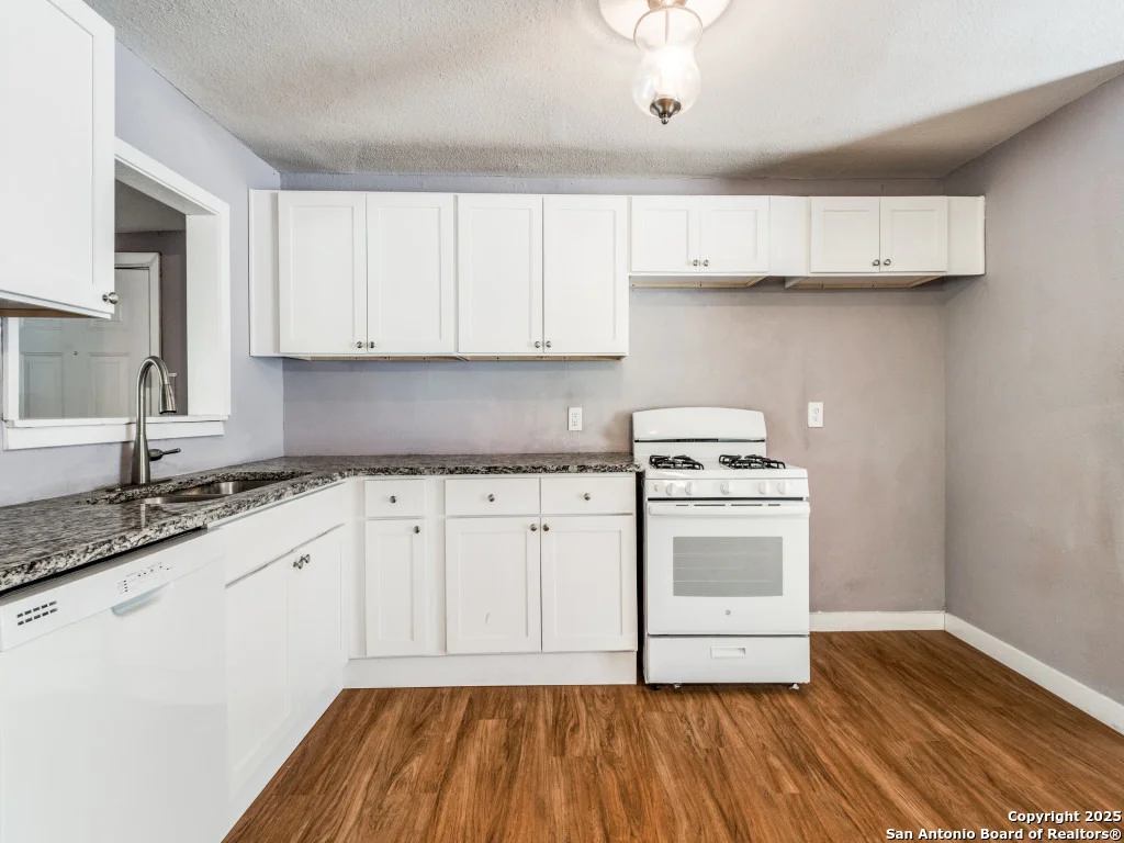 Photo of 615 Edgebrook