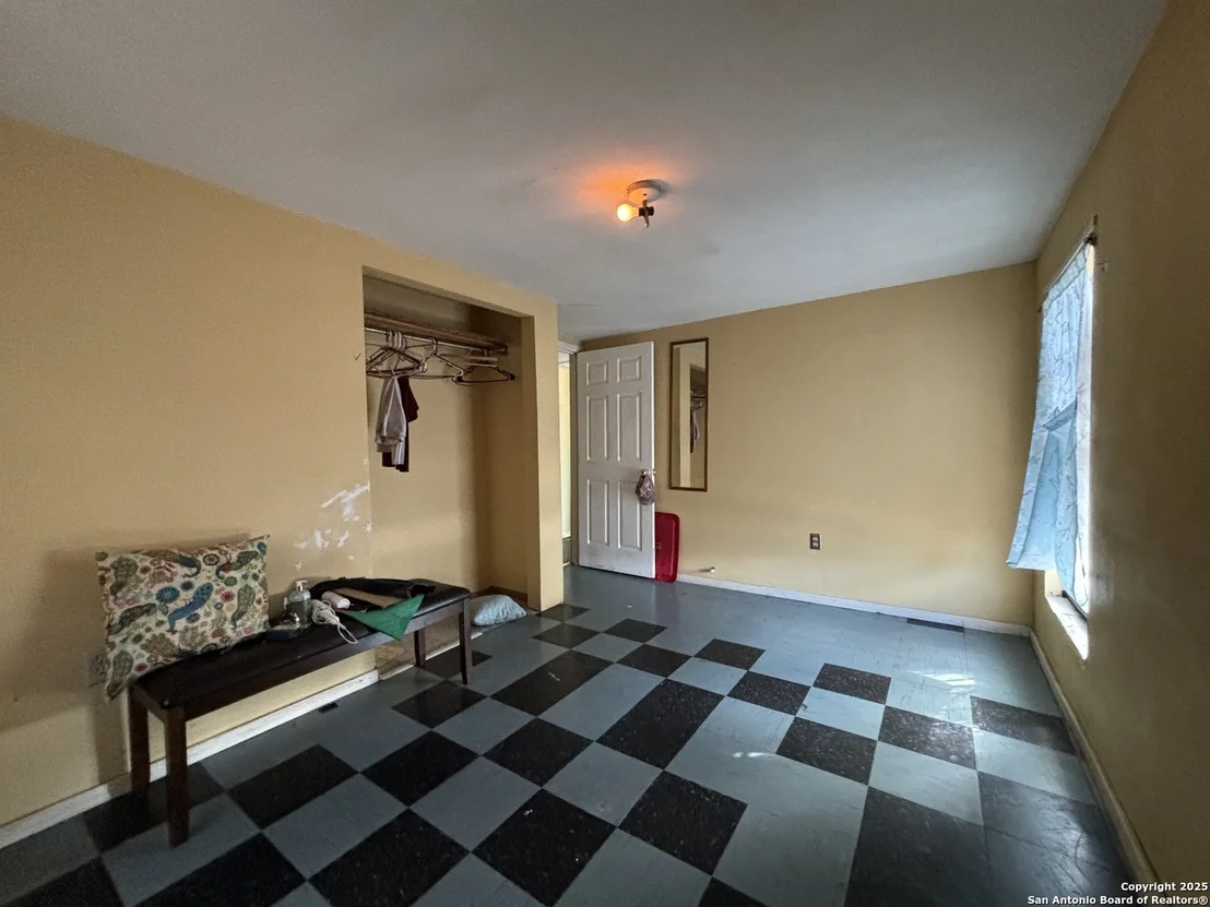 Photo of 371 Gillette