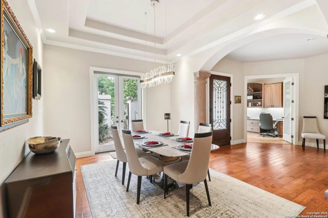 Photo of 908 La Puerta
