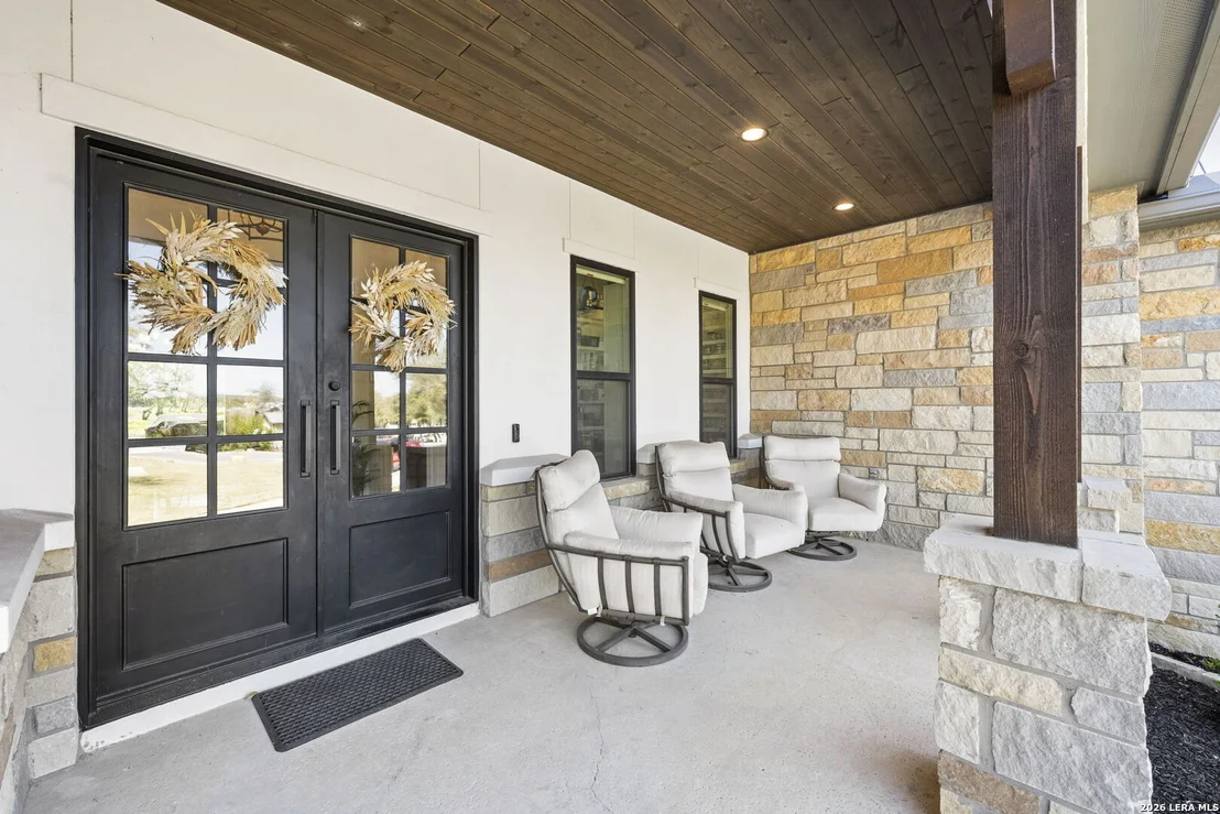 Photo of 979 Belle Oaks
