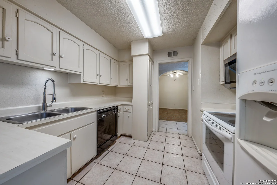 Photo of Unit 40A at 8915 Datapoint Dr