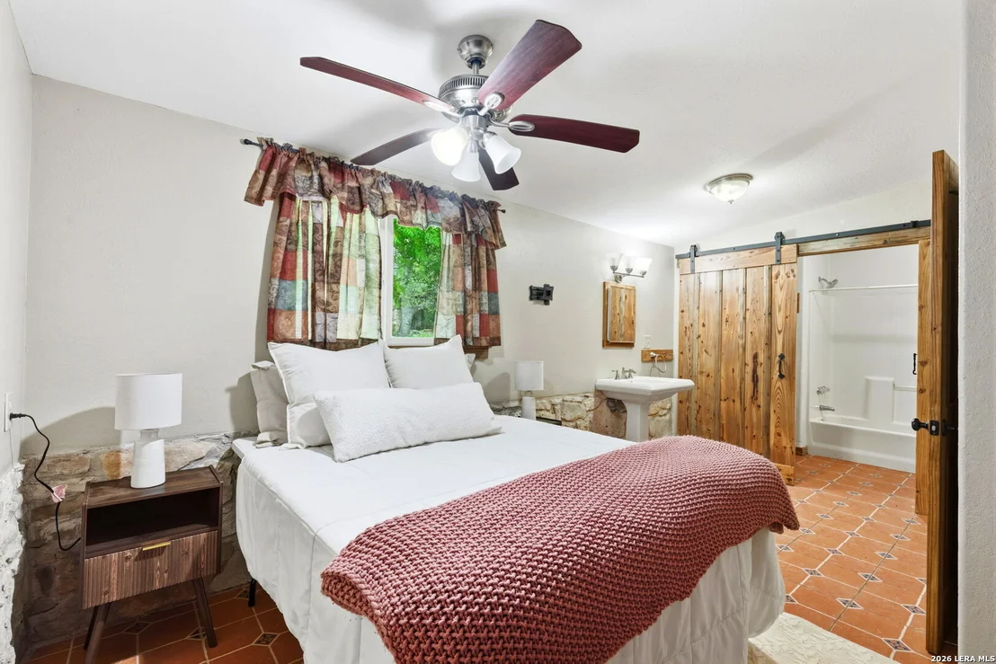 Photo of 340 Rio Oak