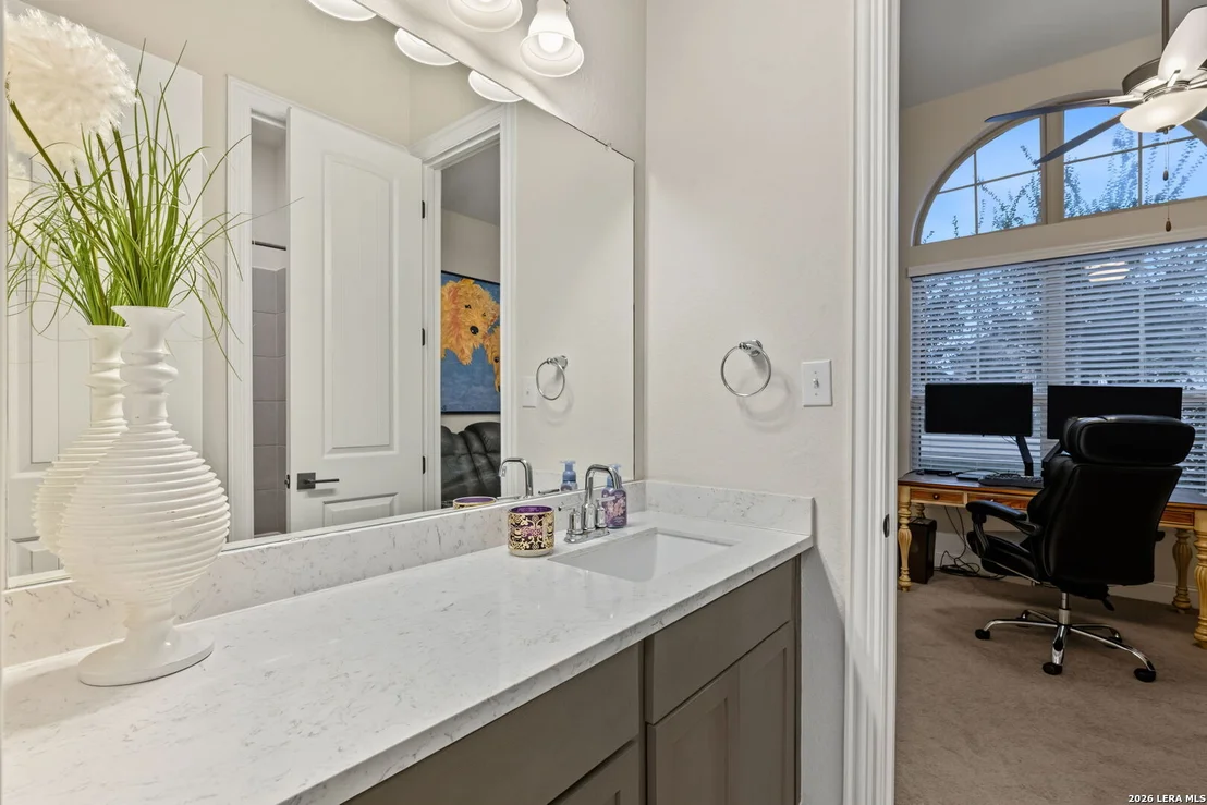 Photo of 122 HUNTWICK DR