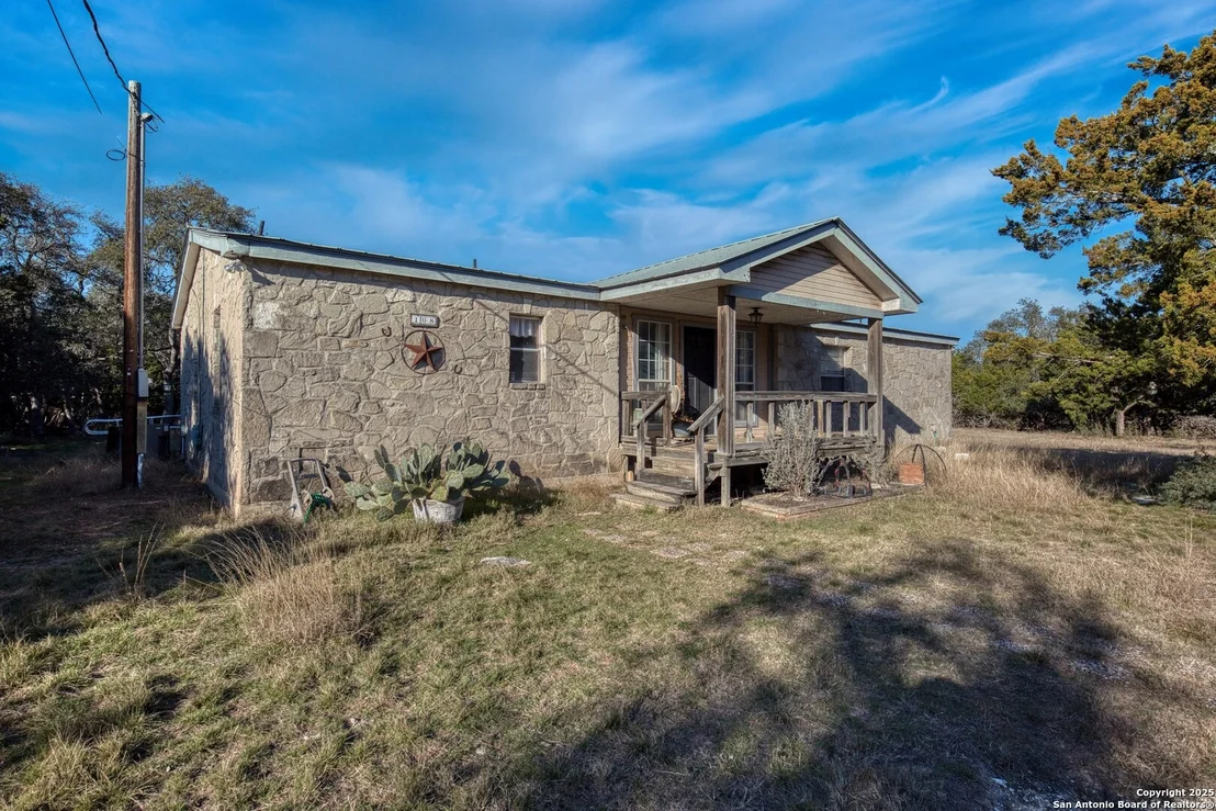 Photo of 108 LIVE OAK PASS