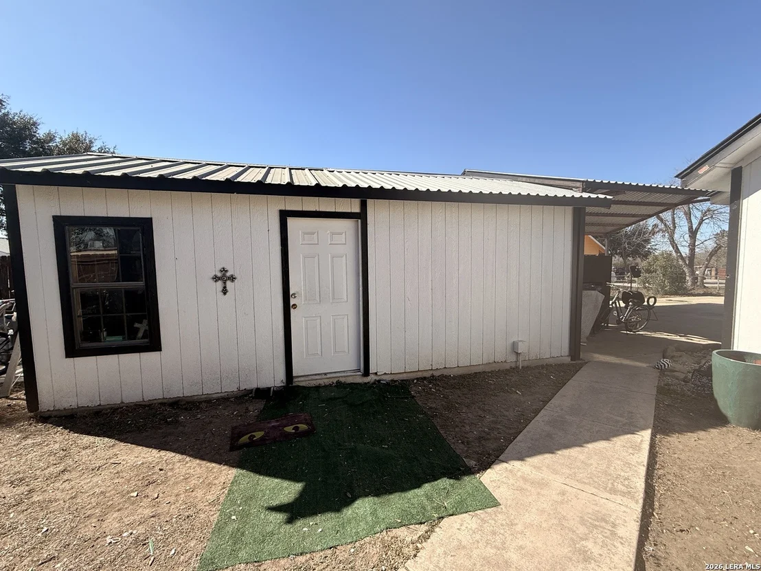 Photo of 834 W Baetz