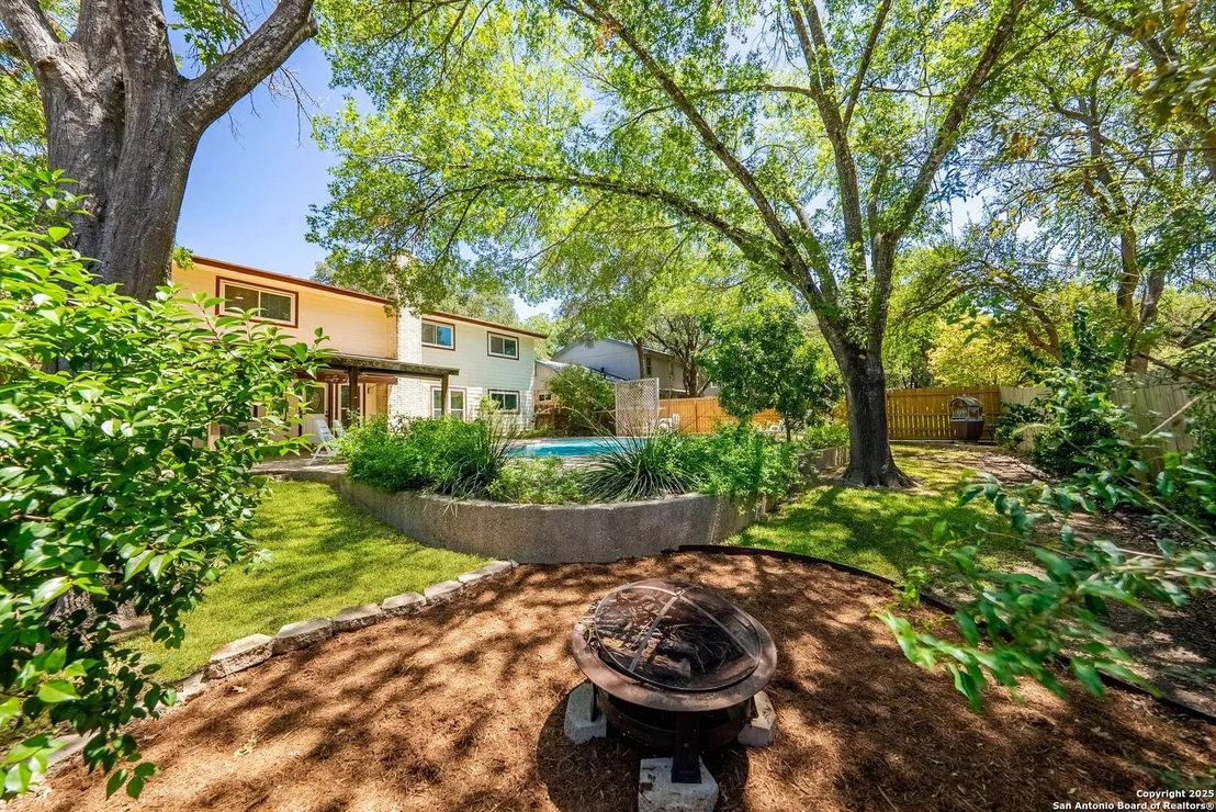Photo of 15251 Oak Spring