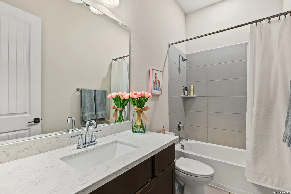 Photo of 122 HUNTWICK DR