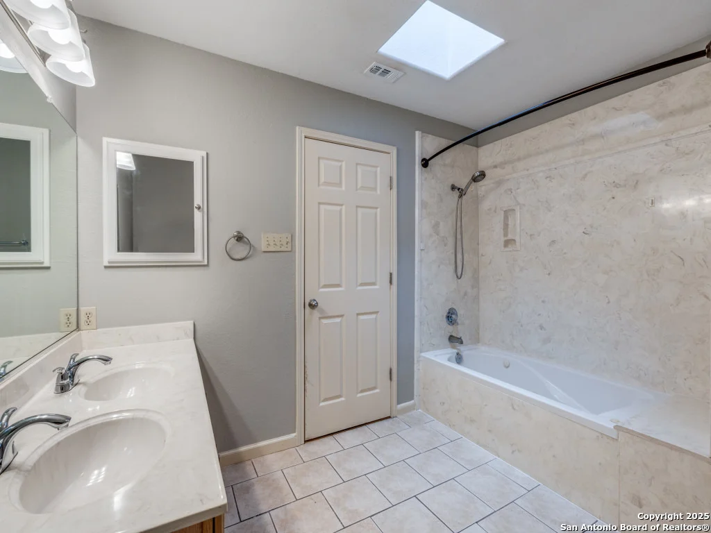 Photo of 505 river oak