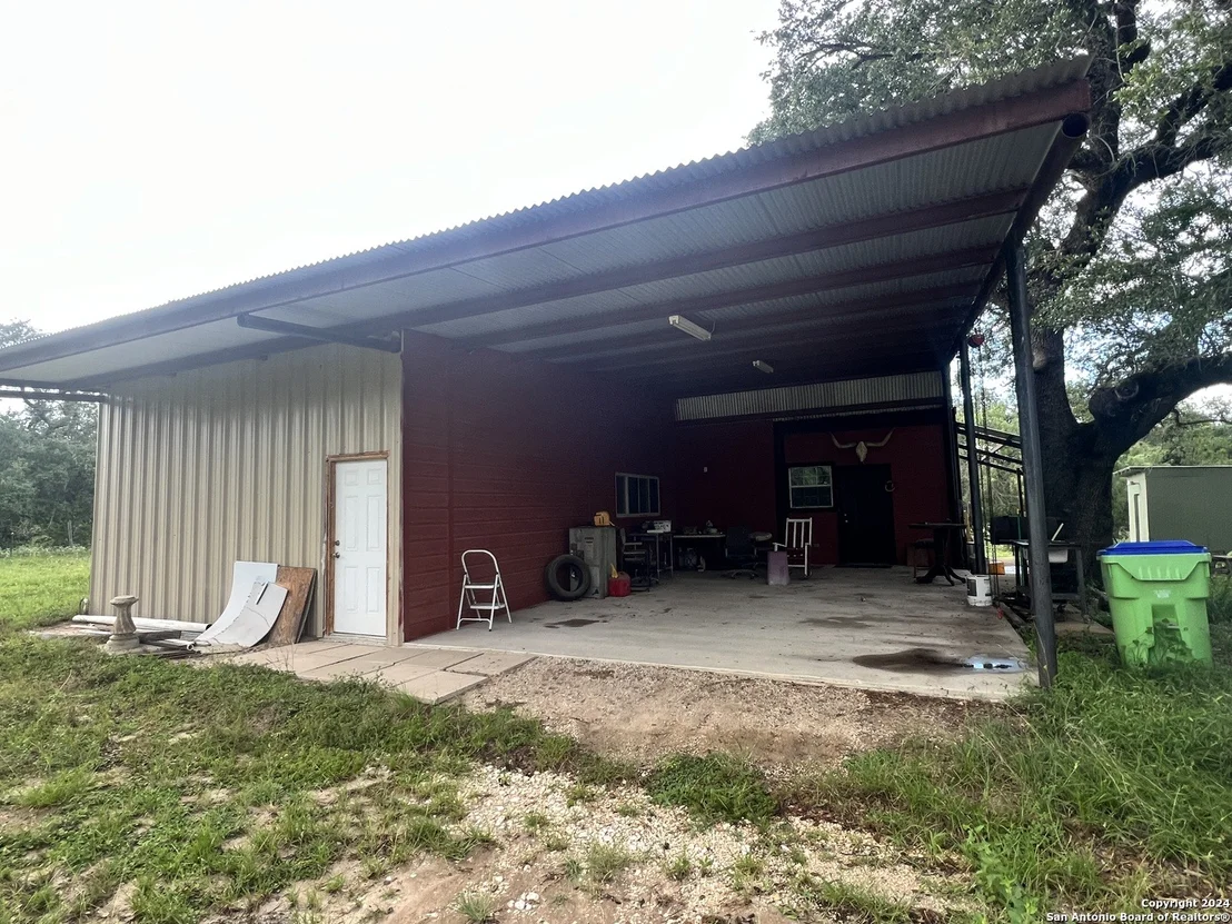 Photo of 290 River Oaks