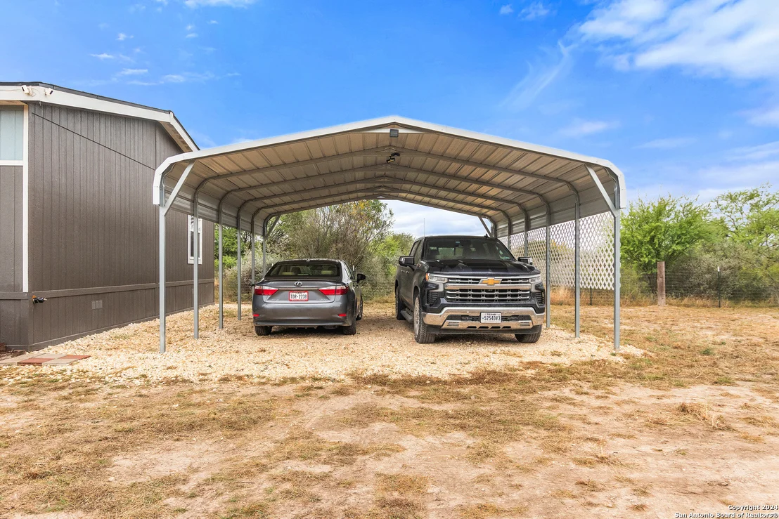 Photo of 1140 Private Road 2415