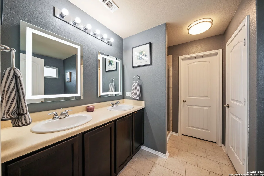 Photo of 2027 Emerald Edge