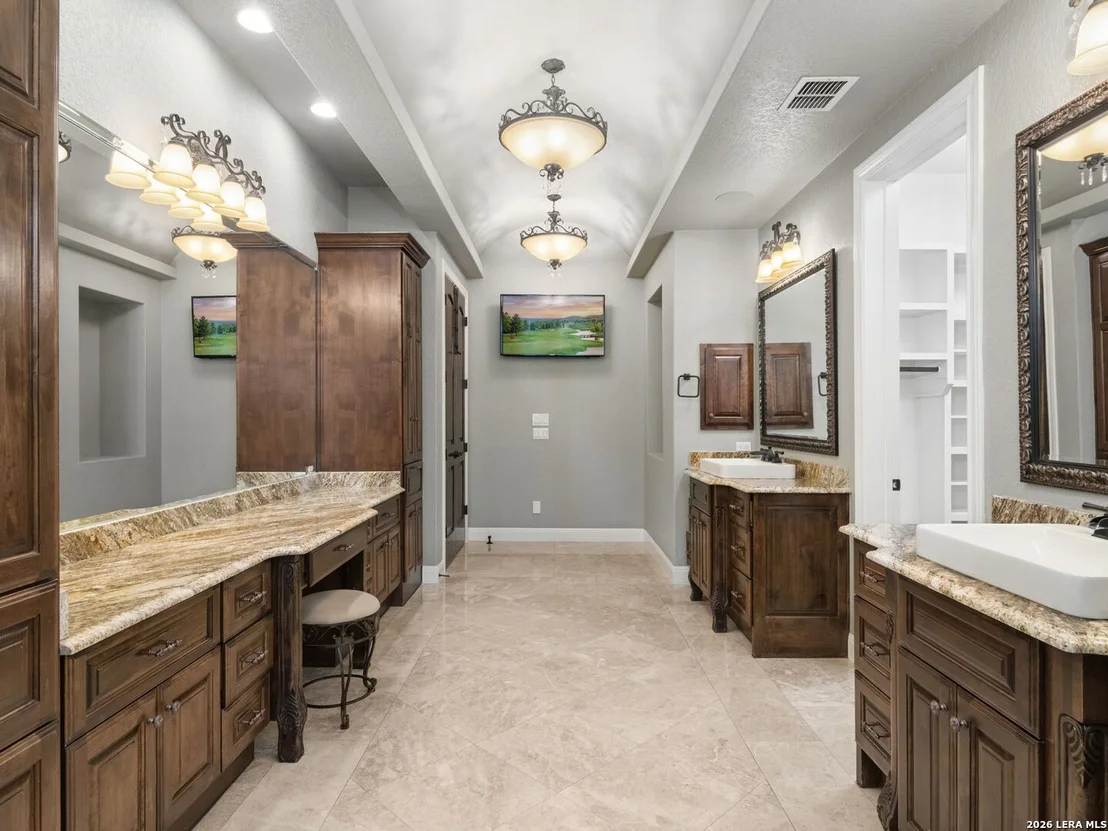Photo of 202 WELLESLEY LOOP