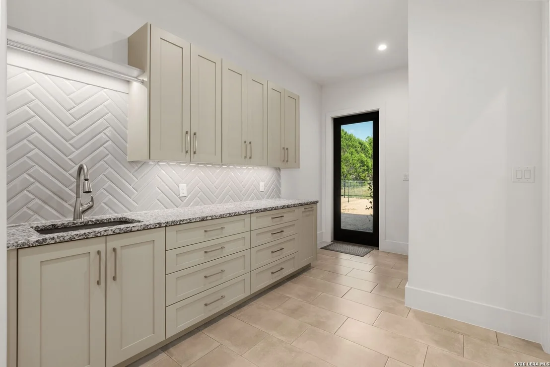 Photo of 121 Greystone Pt