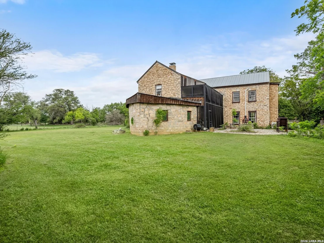 Photo of 426 RANCH ROAD 962 E