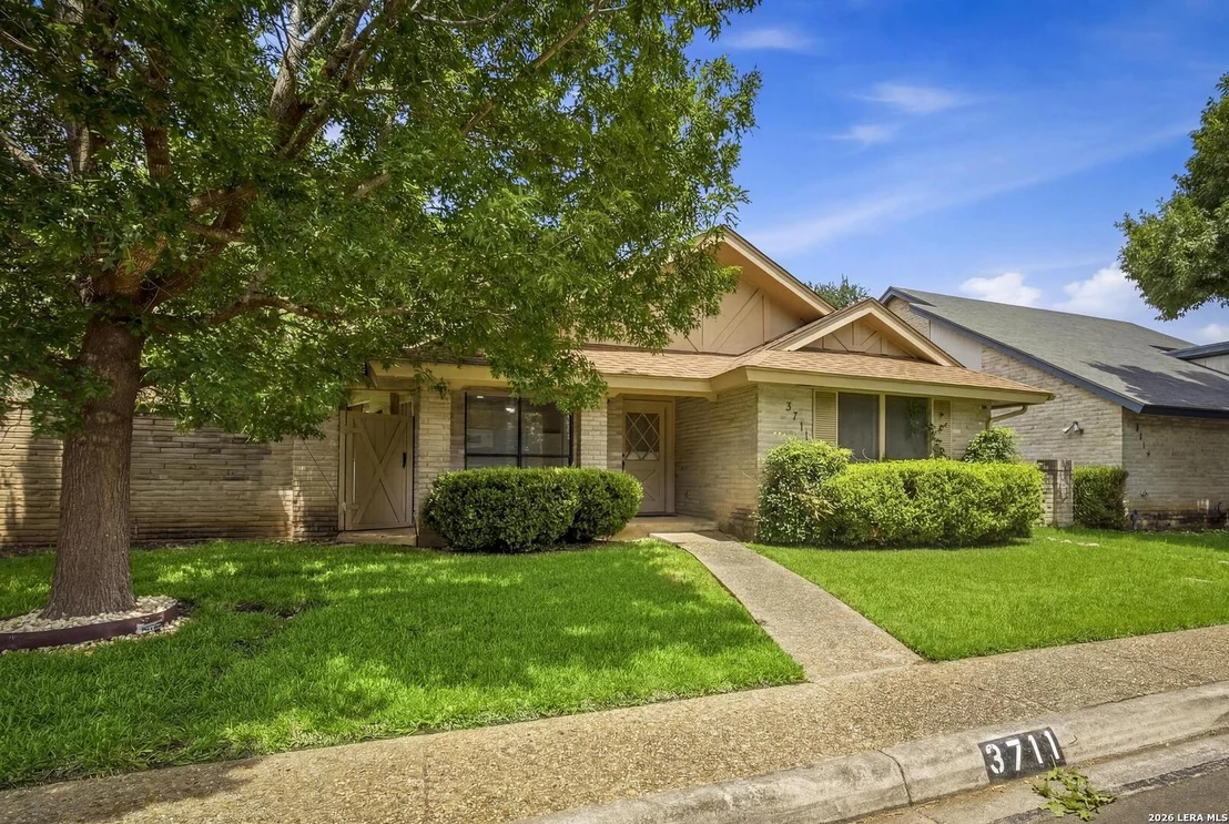 Photo of 3711 HUNTERS CIR