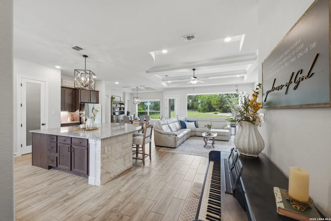 Photo of 212 HIGH POINT CIR