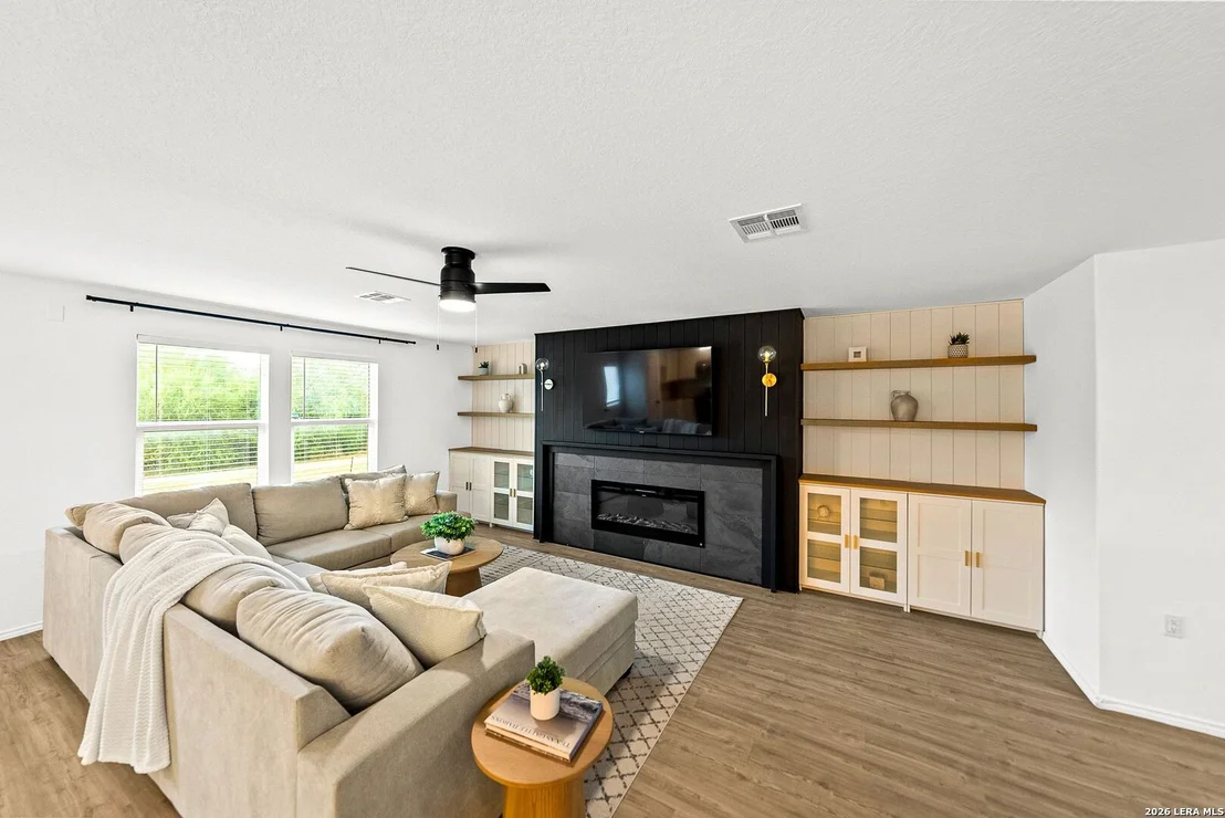 Photo of 822 COOK BND