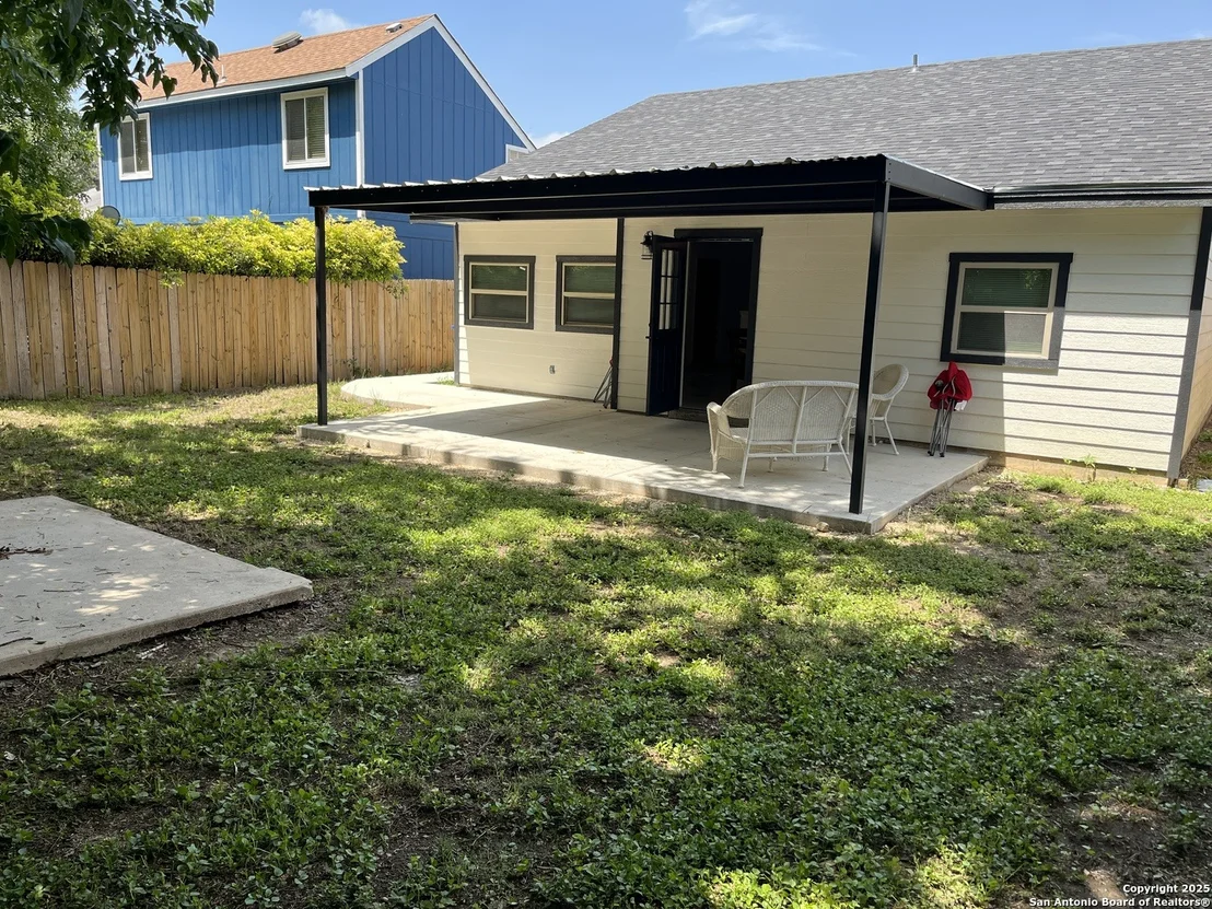 Photo of 7438 Rimhurst