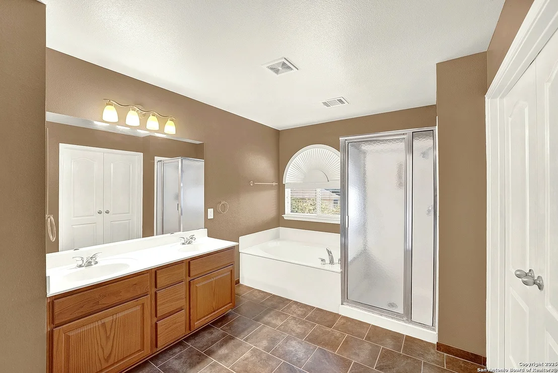 Photo of 213 SPICE OAK LN