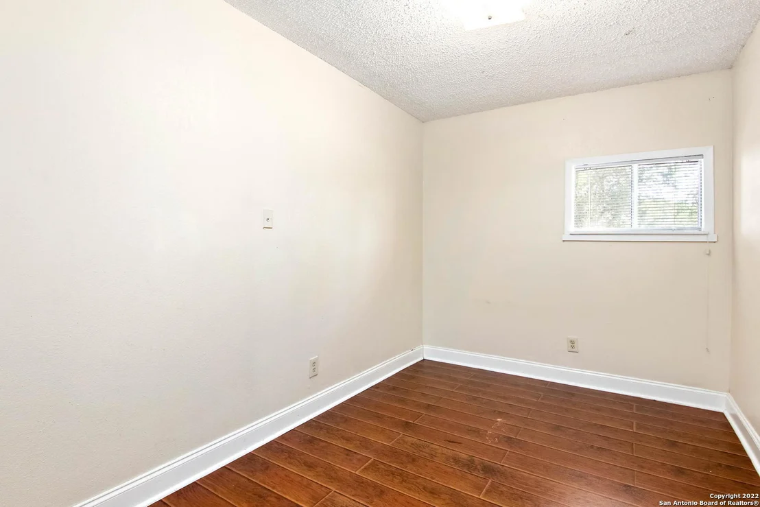 Photo of 4018 MEEKS AVE