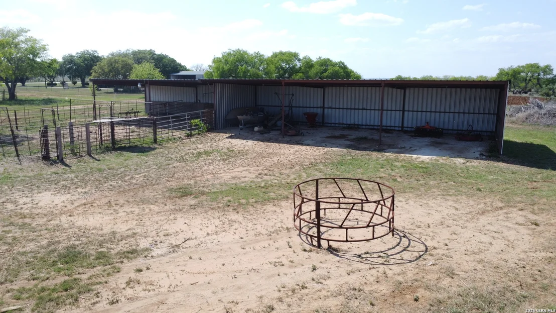 Photo of 900 N Graytown Rd