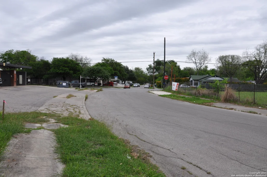 Photo of 411 ADRIAN DR