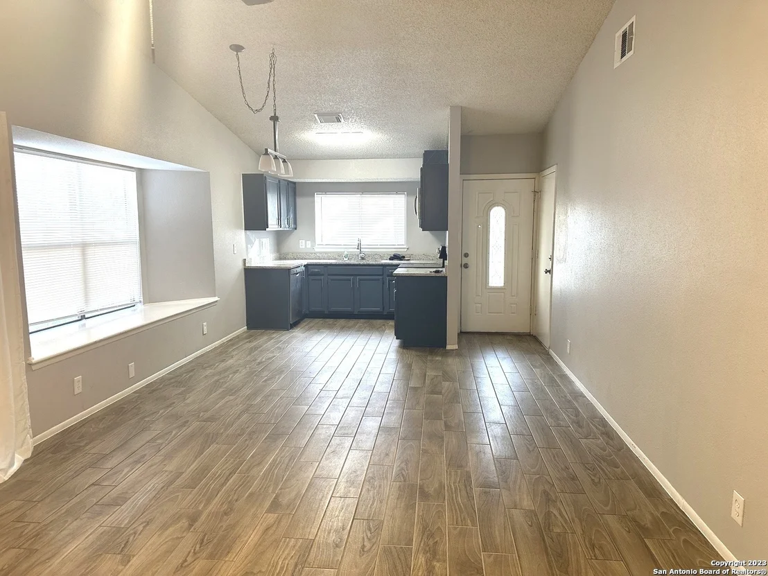 Photo of 10015 Amber Field