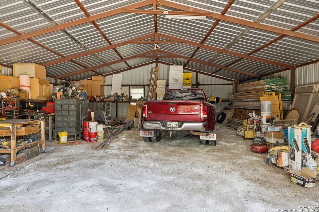 Photo of 450 Georg Oaks