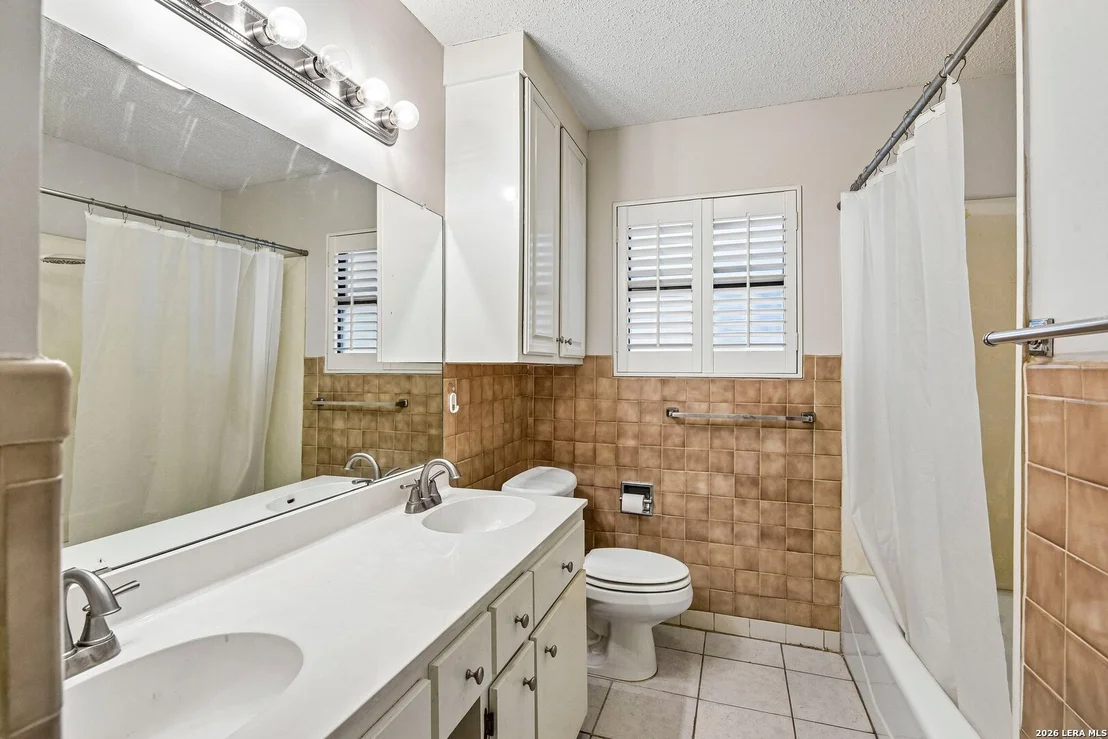 Photo of 8714 MIDCROWN DR