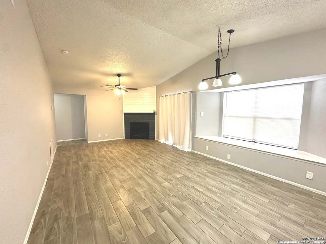 Photo of 10015 Amber Field