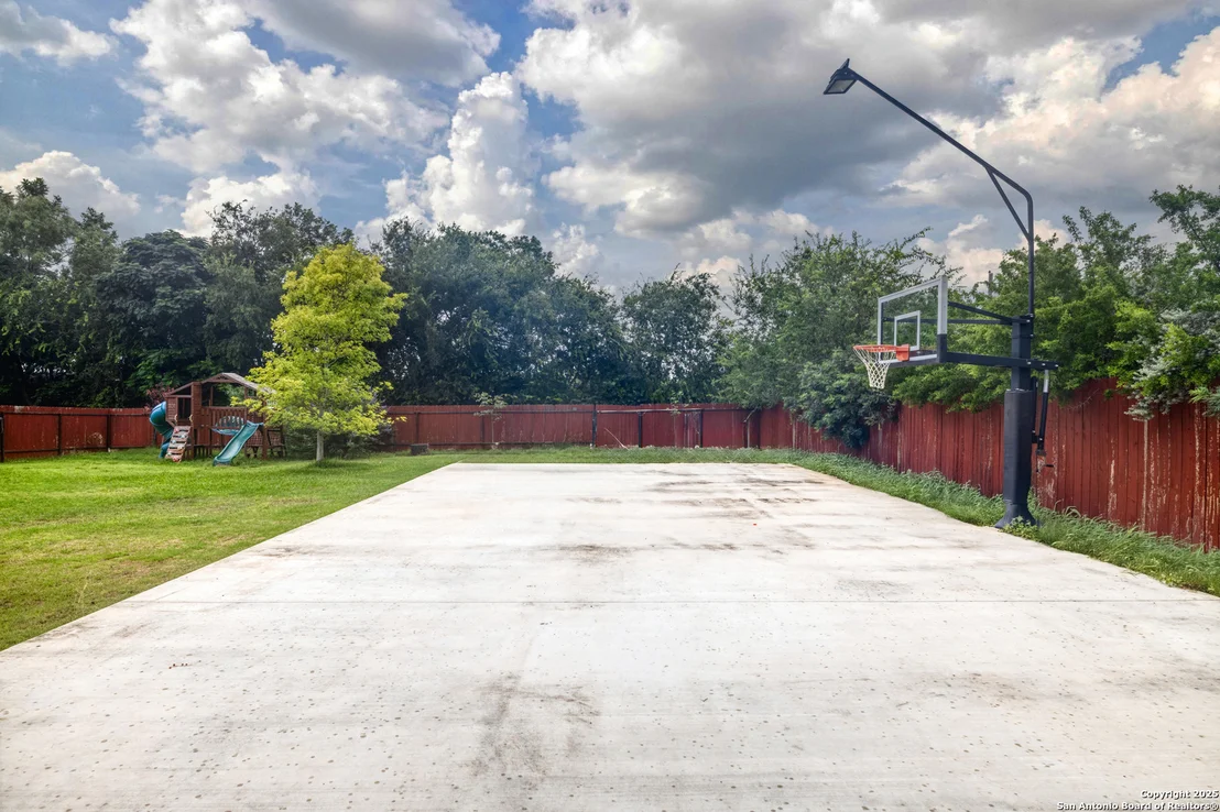Photo of 2500 Garner Field RD