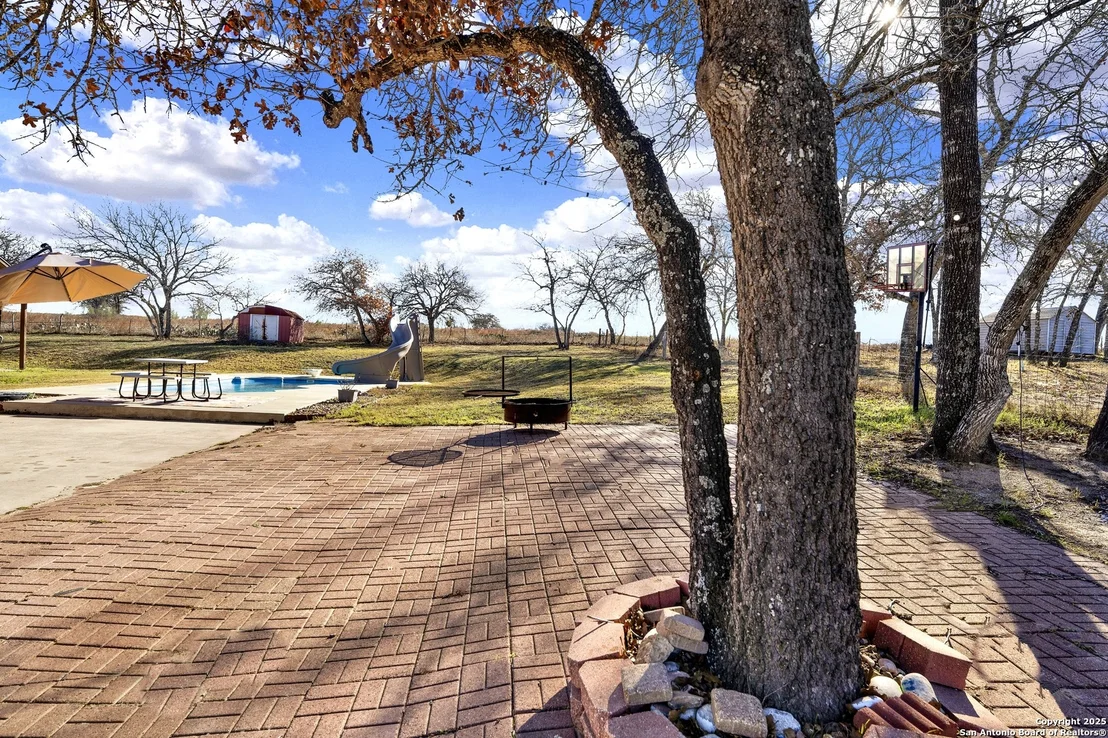 Photo of 330 TWIN OAK