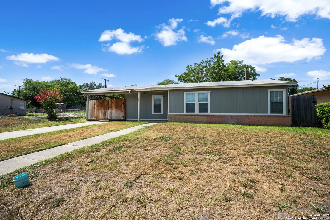 Photo of 915 Deely
