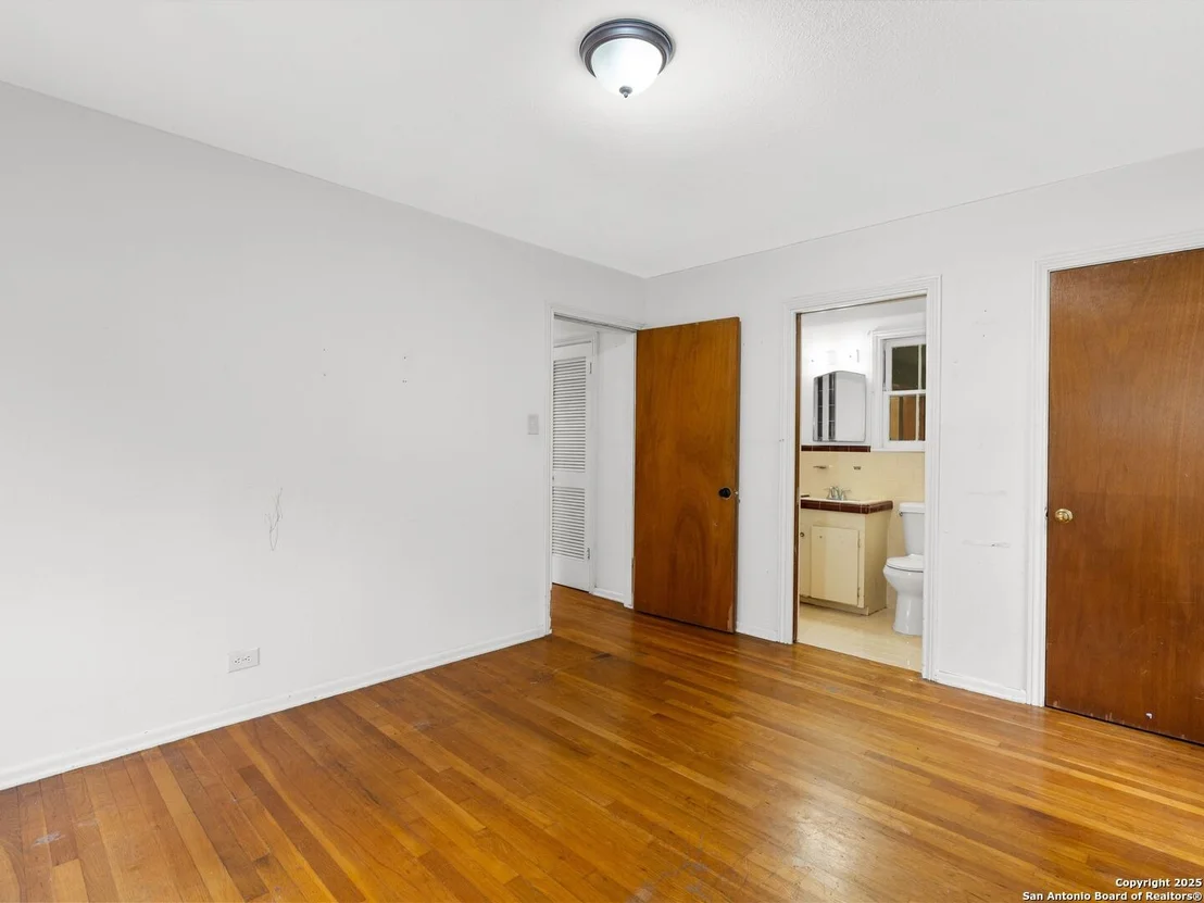 Photo of 231 Middlebury